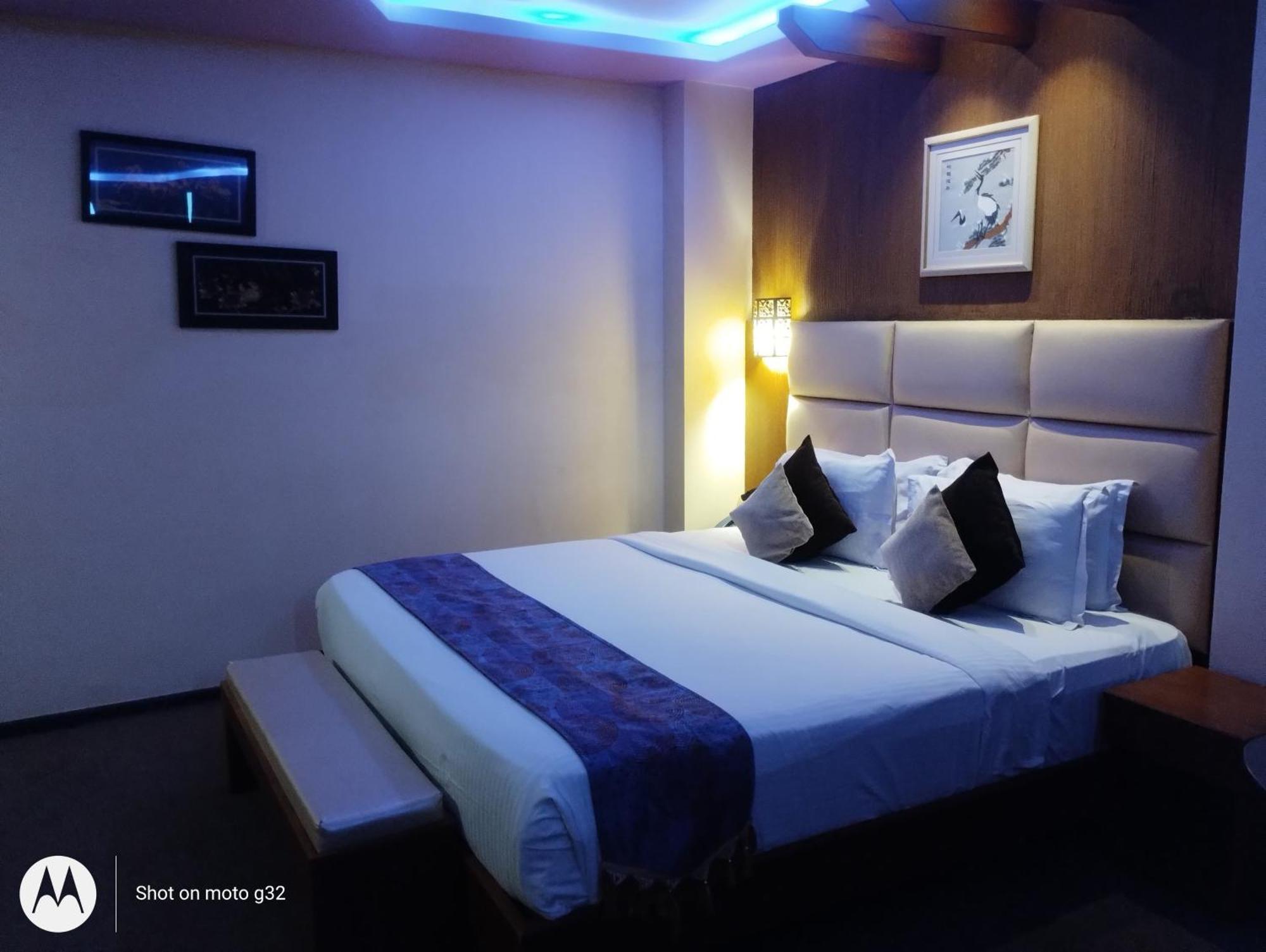 Dolphin Chocolate Inn Chandannagar Exterior photo
